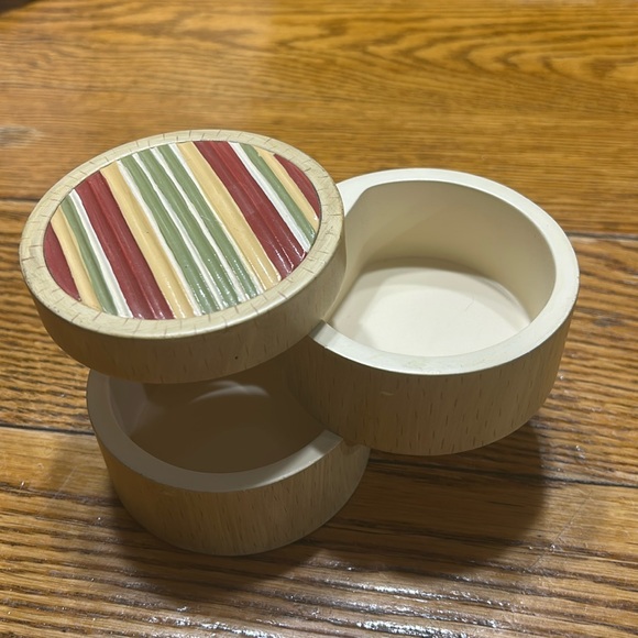 Vintage Trinket box by Gloria Vanderbilt Home.  Geranium Stripe pattern. - Picture 1 of 6